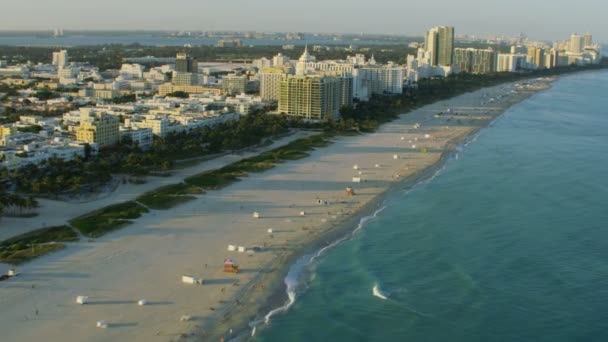 Hoteles Art Deco en la costa de Miami — Vídeos de Stock