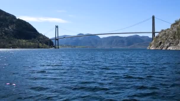 Lysefjorden voertuig hangbrug — Stockvideo