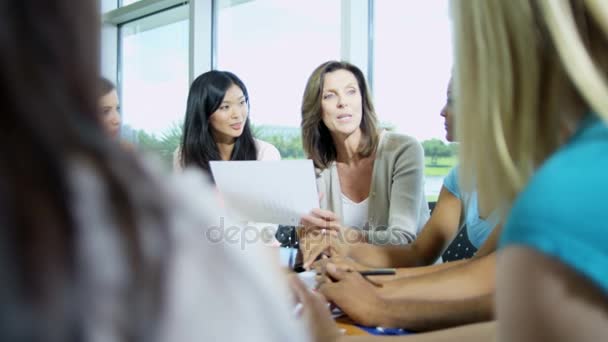 Teenagers sitting around table — Stock Video