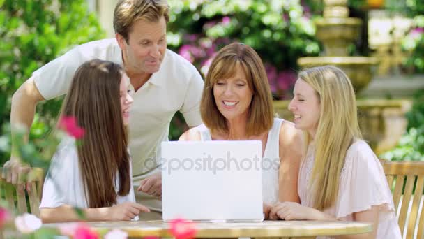 Family using laptop — Stock Video