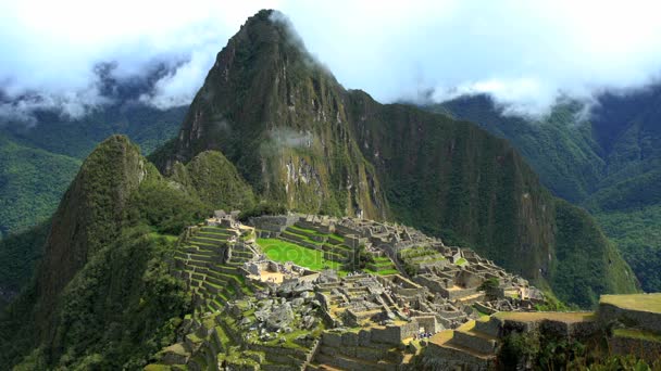 Machu Picchu i den peruanska regnskogen — Stockvideo