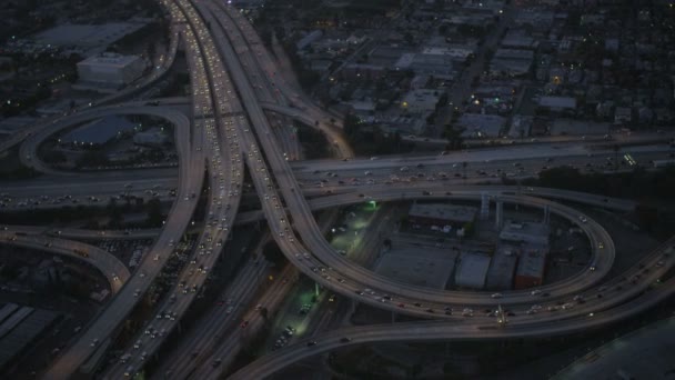 Verkeer snelweg kruispunten Los Angeles — Stockvideo