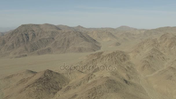 Mojave-öknen och bergen — Stockvideo