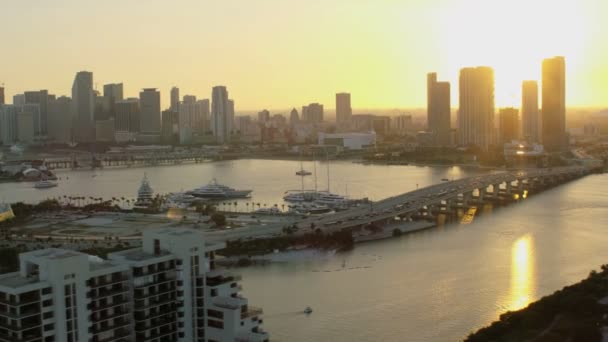 Vista do pôr do sol de MacArthur Causeway, Miami — Vídeo de Stock