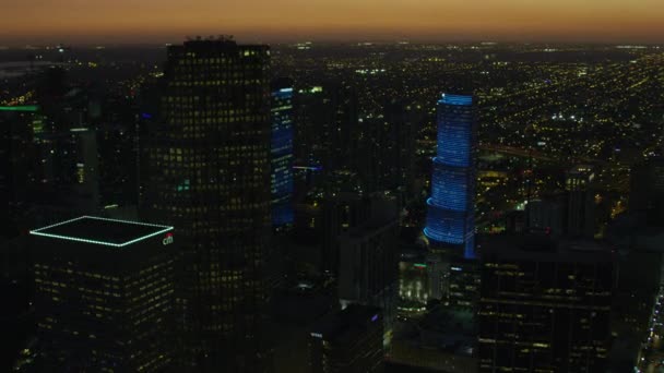 Beleuchteter Blick auf miami-Wolkenkratzer — Stockvideo