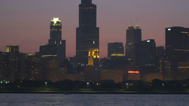 在夕阳的芝加哥西尔斯大厦 — 图库视频影像