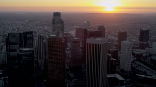 Rascacielos de oficinas de la ciudad Los Ángeles — Vídeo de stock