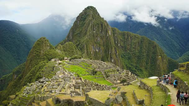 Ruinas de la ciudad inca de Machu Picchu — Vídeo de stock