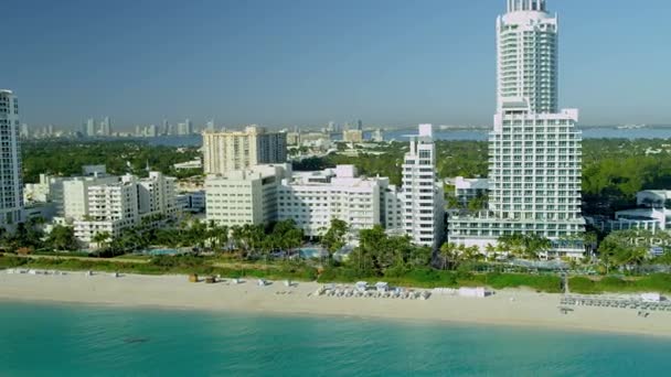 Отели и апартаменты в стиле ар-деко Miami — стоковое видео