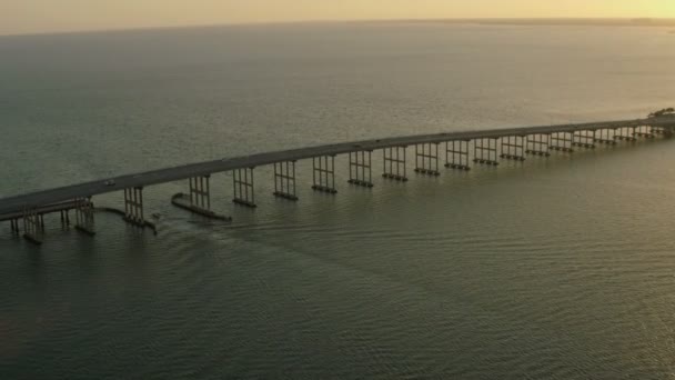 Sunset of the elevated Rickenbacker Causeway — Stock Video