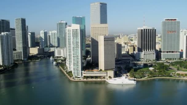 Biscayne Bay mot Brickell Key Miami — Stockvideo
