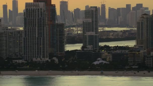 Naplementét kilátás nyílik a Biscayne Bay, Miami — Stock videók