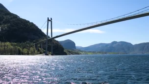 Lysefjorden araç asma köprü — Stok video