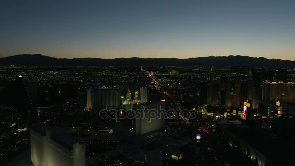 Iluminado Las Vegas Blvd — Vídeo de stock