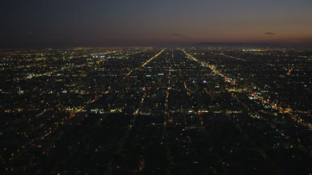 Fordonstrafiken i skymningen Los Angeles — Stockvideo