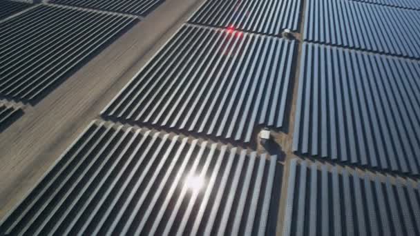 Solární panely sběr energie — Stock video