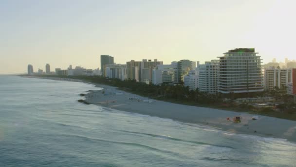 Naplemente a South Beach sétány — Stock videók