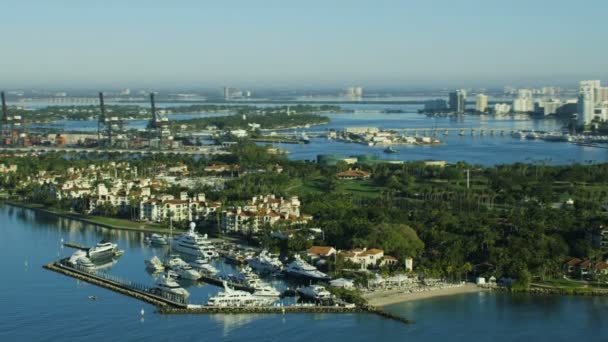 Widok wschód Wyspy Fisher, Miami — Wideo stockowe