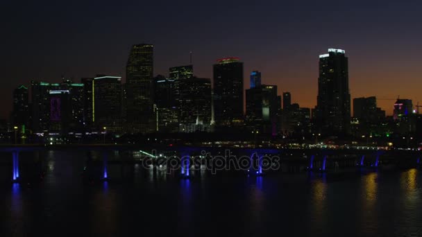 Puente iluminado MacArthur Causeway — Vídeos de Stock