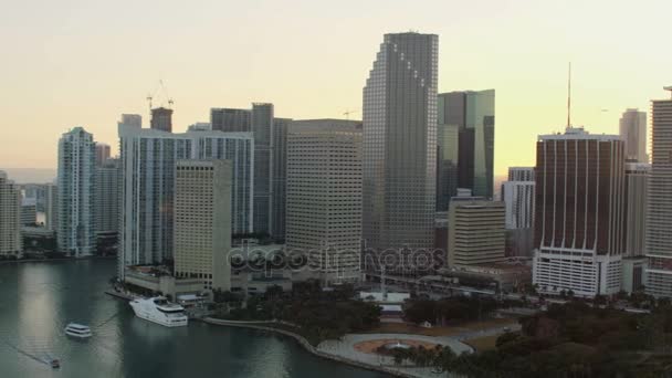 Solnedgång i Brickell Key Downtown — Stockvideo