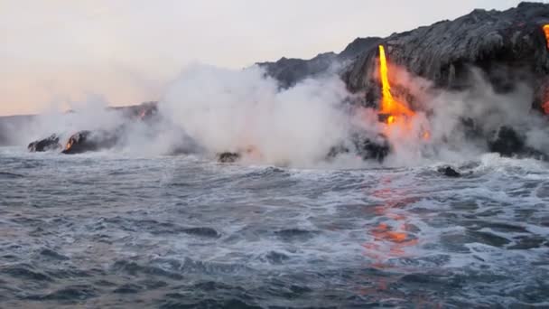 太平洋に注ぐ溶岩 — ストック動画