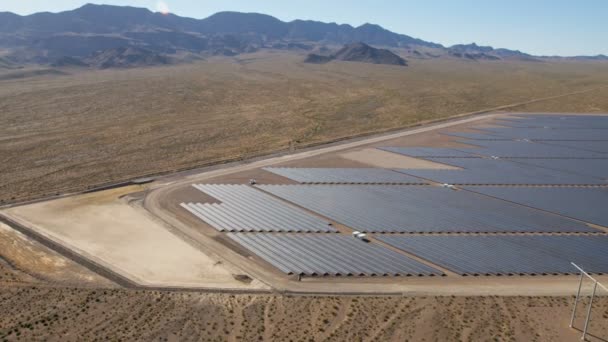 Fotovoltaïsche zonne-eenheden — Stockvideo