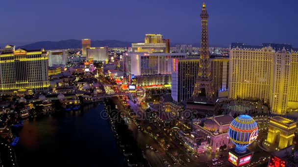 Osvětlené Caesars Palace Las Vegas — Stock video