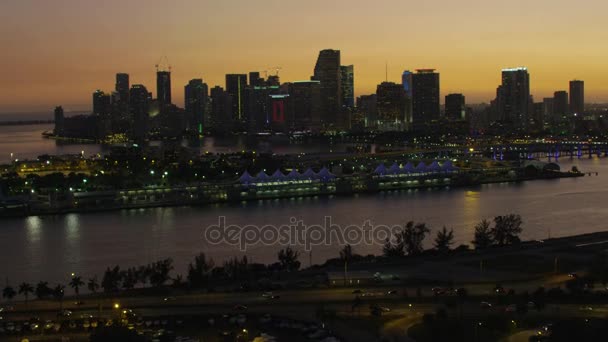 Vista al atardecer de MacArthur Causeway — Vídeos de Stock