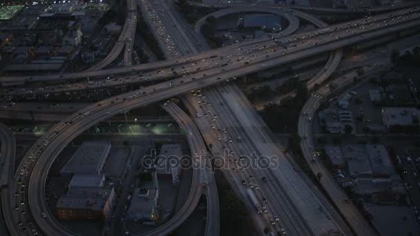 Trafik freeway korsningar i Los Angeles — Stockvideo