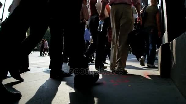 Pedestrians starting working day — Stock Video