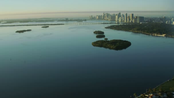 Vista alba di Julia Tuttle Causeway bridge — Video Stock