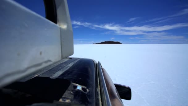 Viaje por carretera a través del Altiplano Salar de Uyuni — Vídeo de stock