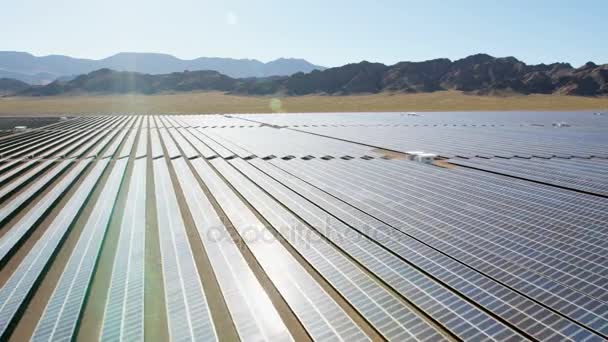 Unidades solares fotovoltaicas — Vídeos de Stock