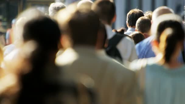 Peatones que comienzan la jornada laboral — Vídeos de Stock