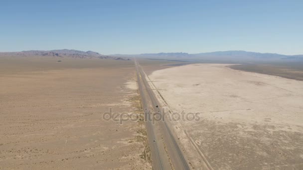 Us95 Highway i Mojaveöknen — Stockvideo