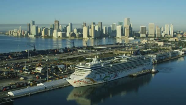 Zonsopgang weergave van Macarthur Causeway, Miami — Stockvideo