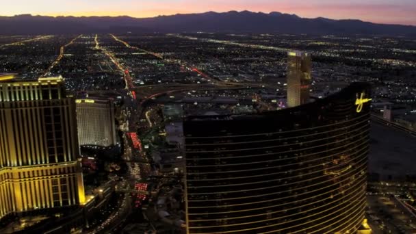 Verlichte Las Vegas stad van luxe Hotels — Stockvideo