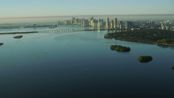 Vista alba di Julia Tuttle Causeway bridge — Video Stock