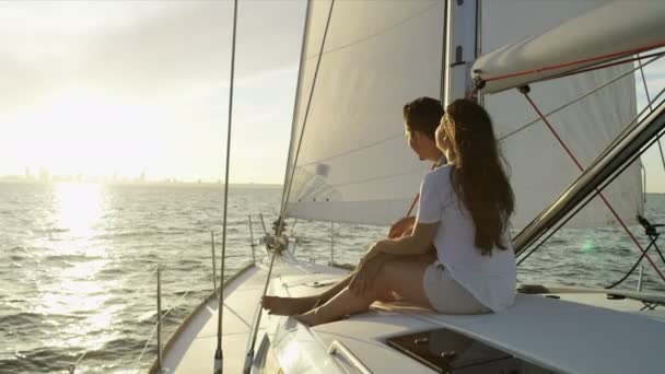 Couple on sailing yacht — Stock Video