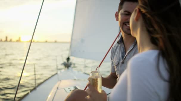 Couple sailing on yacht — Stock Video