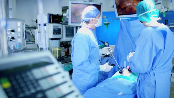 Ameliyathane cerrahi ekip eğitim — Stok video