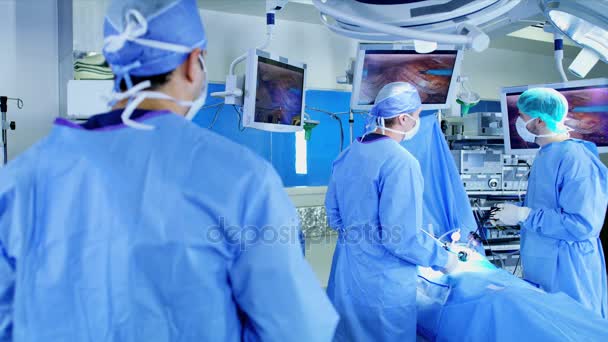 Chirurgiens utilisant l'instrument d'endoscopie — Video