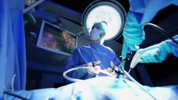 Treinamento da equipe hospitalar em cirurgia de laparoscopia — Vídeo de Stock