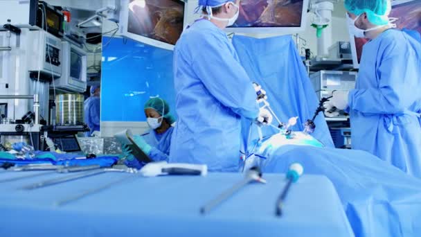 Tim pelatihan melakukan operasi Laparoscopic — Stok Video