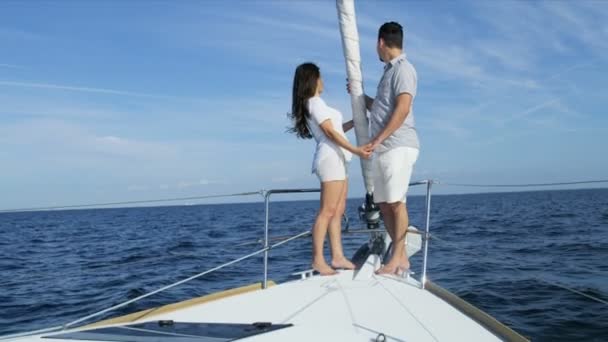 Couple on sailing yacht — Stock Video