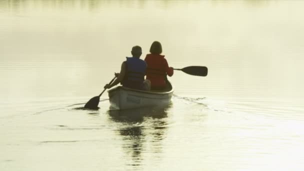 Couple having kayaking trip — Stock Video