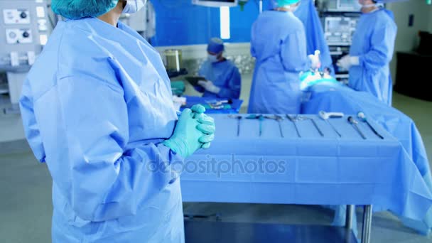 Durchführung von laparoskopischen Operationen am Patienten — Stockvideo