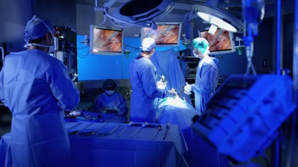 Laparoscopische operatie met behulp van technologie van de monitor van de endoscopie — Stockvideo