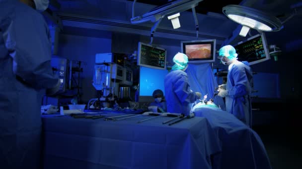 Ameliyat ekibi Laparoskopik ameliyat — Stok video