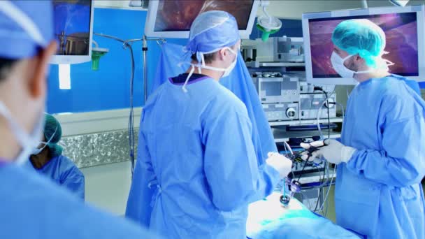 Chirurdzy za pomocą endoskopii instrumentu — Wideo stockowe